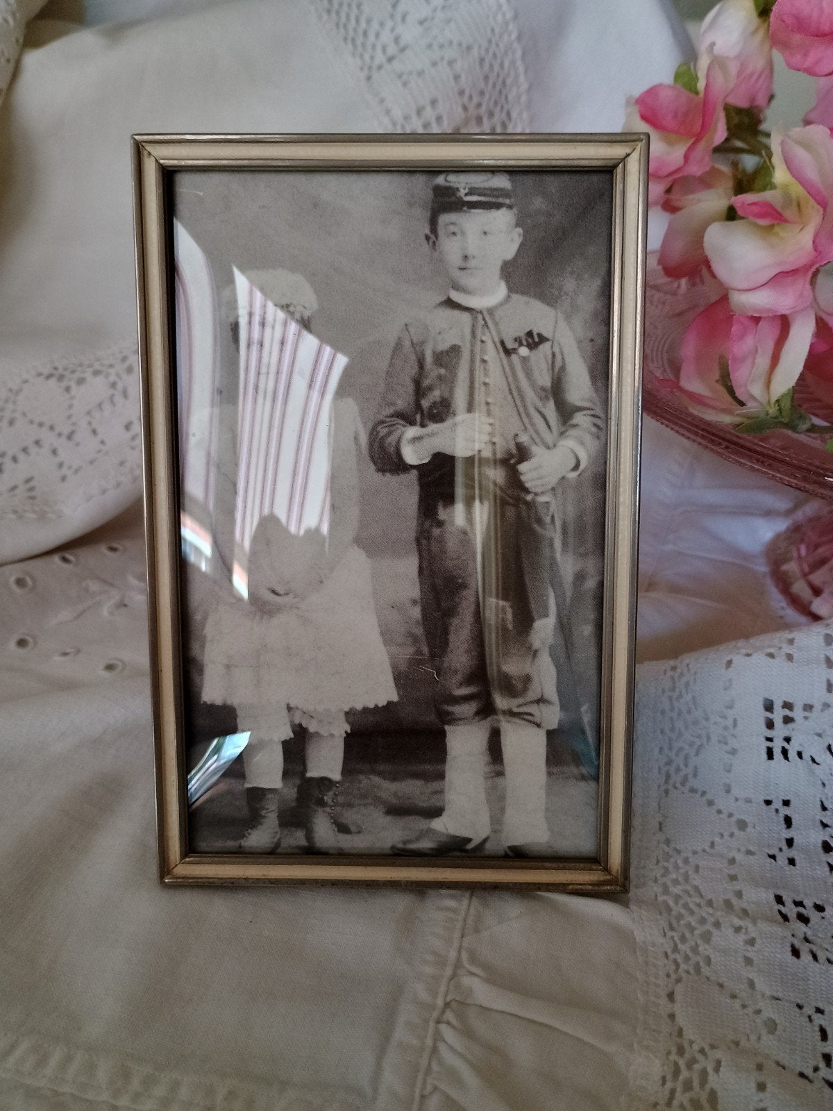 Oud fotolijstje met bol glas ( nr. 26), Antiek en Kunst, Ophalen of Verzenden